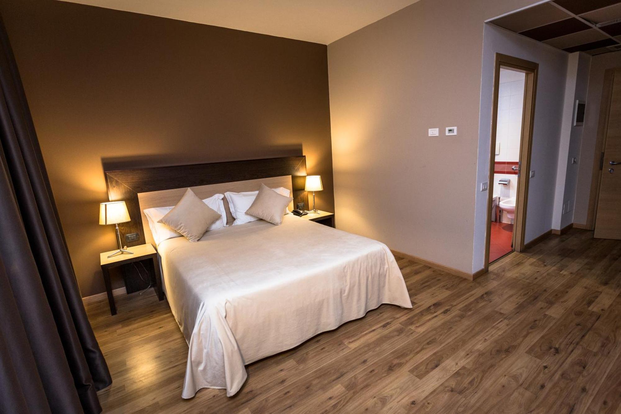 Hotel Don Camillo Брешелло Экстерьер фото