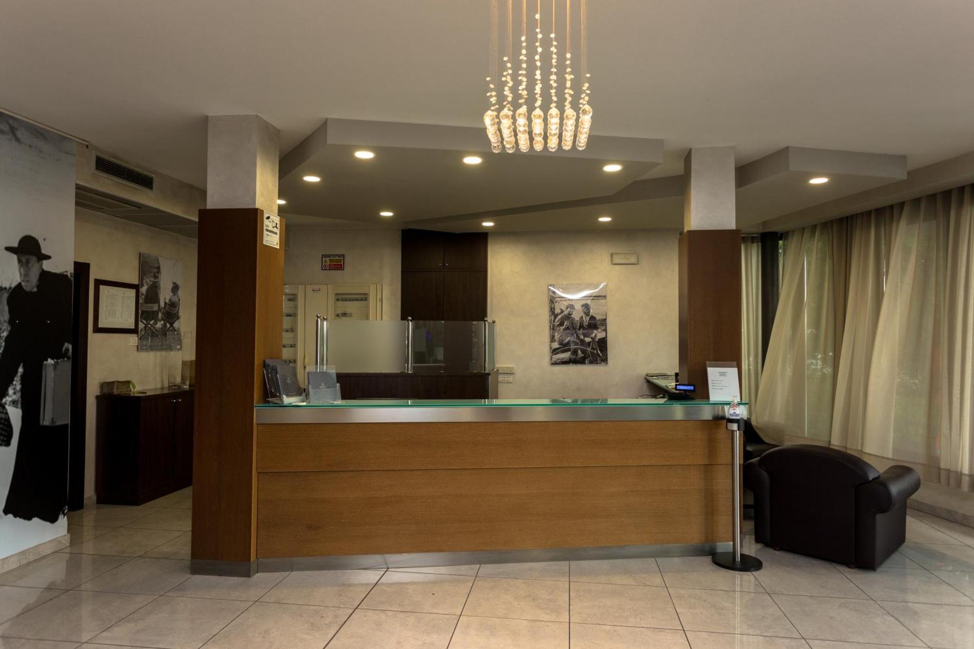 Hotel Don Camillo Брешелло Экстерьер фото