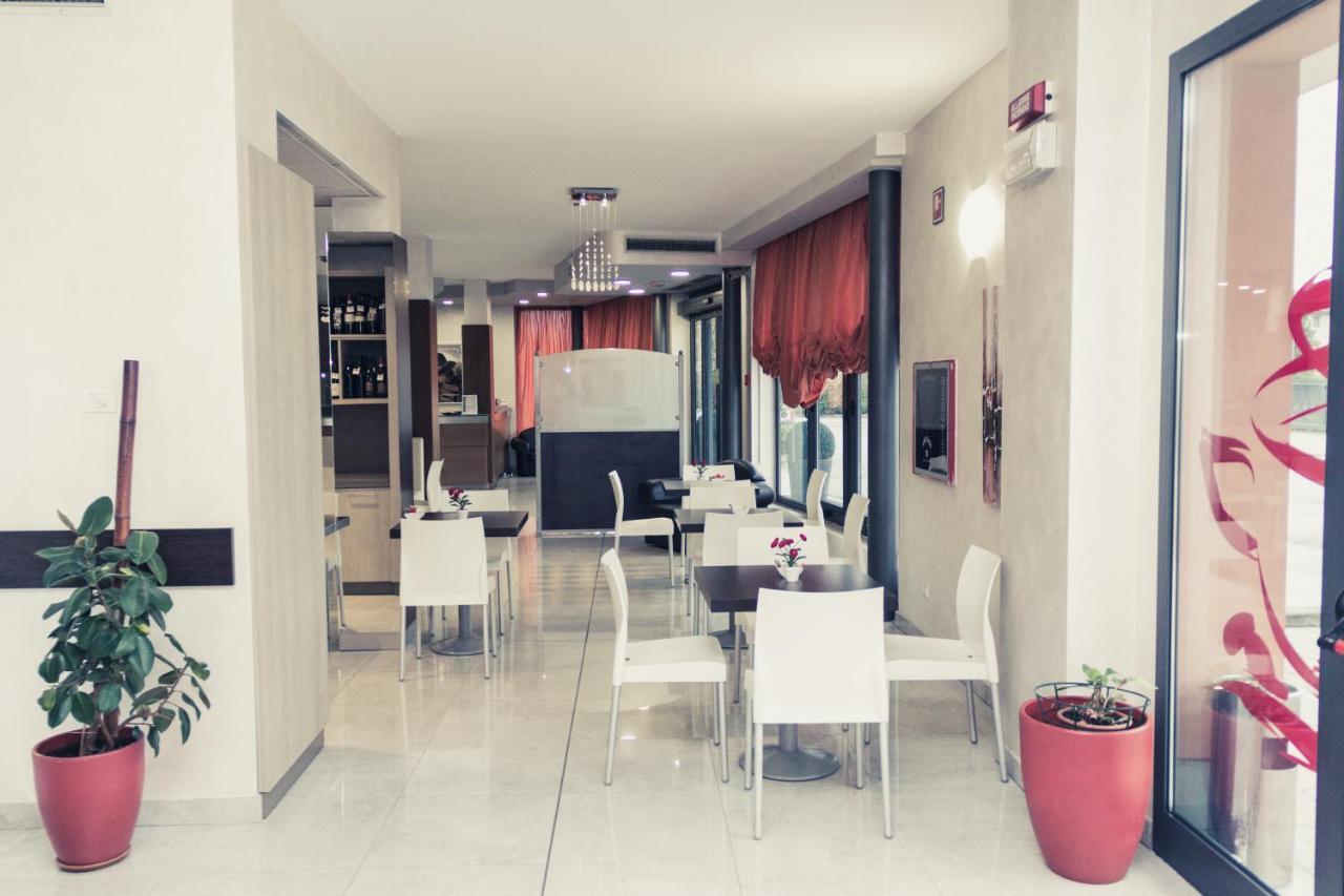 Hotel Don Camillo Брешелло Экстерьер фото